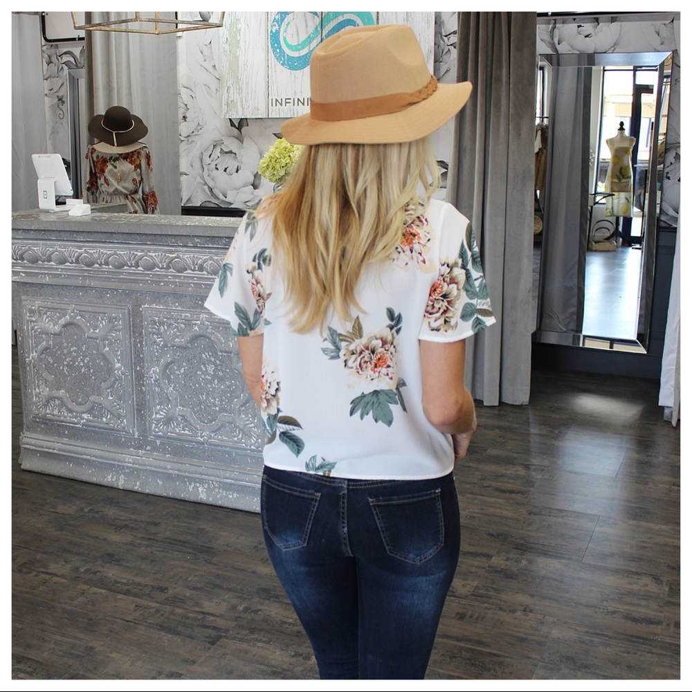 ✨LAST ONE✨White Floral Tie Front Top - Picture 4 of 4